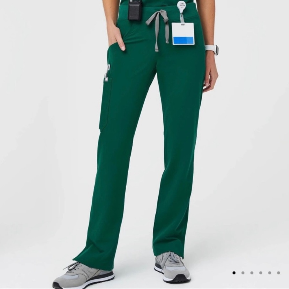 New without tags. Figs Womens Kade cargo scrub pant in medium